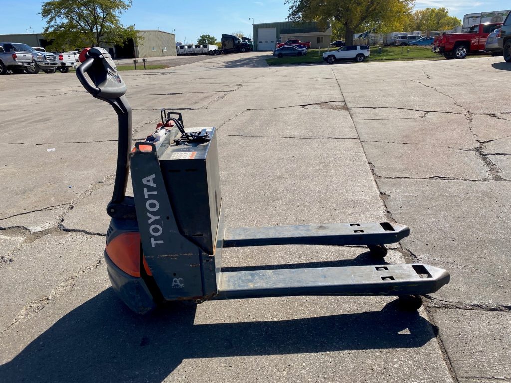 Pallet Jacks Archives - Hupp Toyota Lift